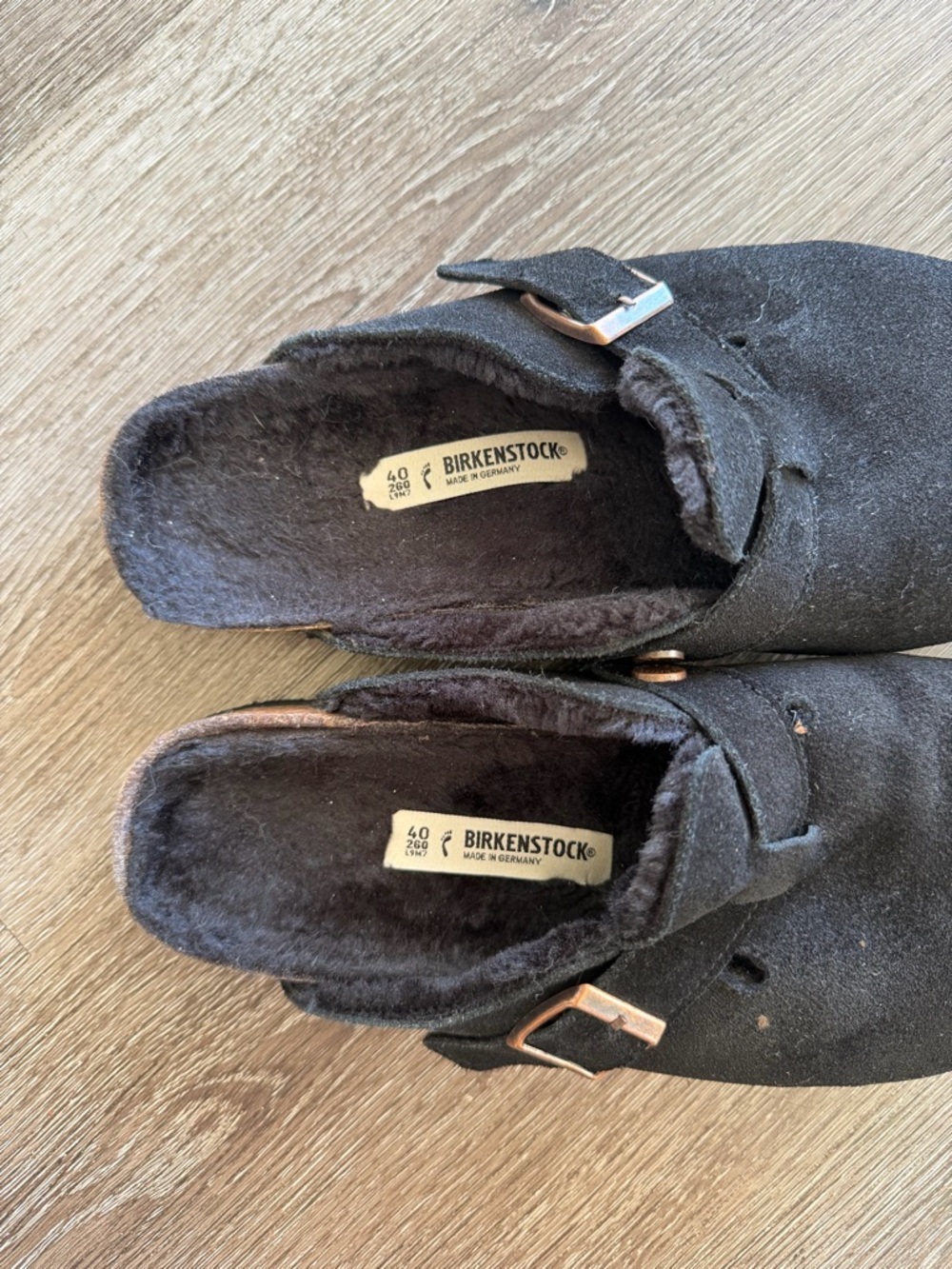 Birkenstock Womans Black Fleece-Lined Slip-On Clogs with Buckle - Picture 2 of 4